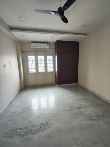 Room in 5 BHK Apartment at Banjara Hills – for Rent