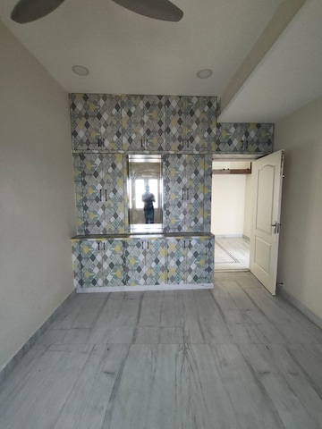 Room in 5 BHK Apartment at Banjara Hills – for Rent