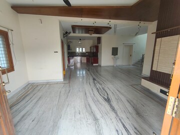 Room in 5 BHK Apartment at Banjara Hills – for Rent