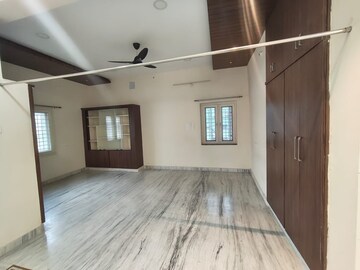 Bedroom in 5 BHK Apartment at Banjara Hills – for Rent