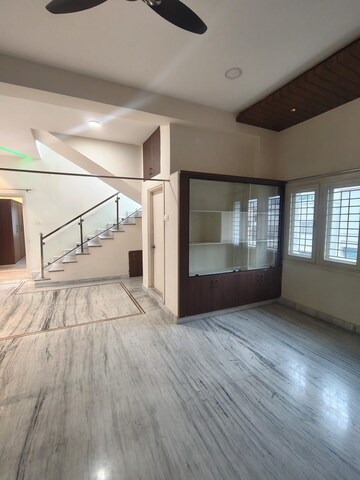 Bedroom in 5 BHK Apartment at Banjara Hills – for Rent