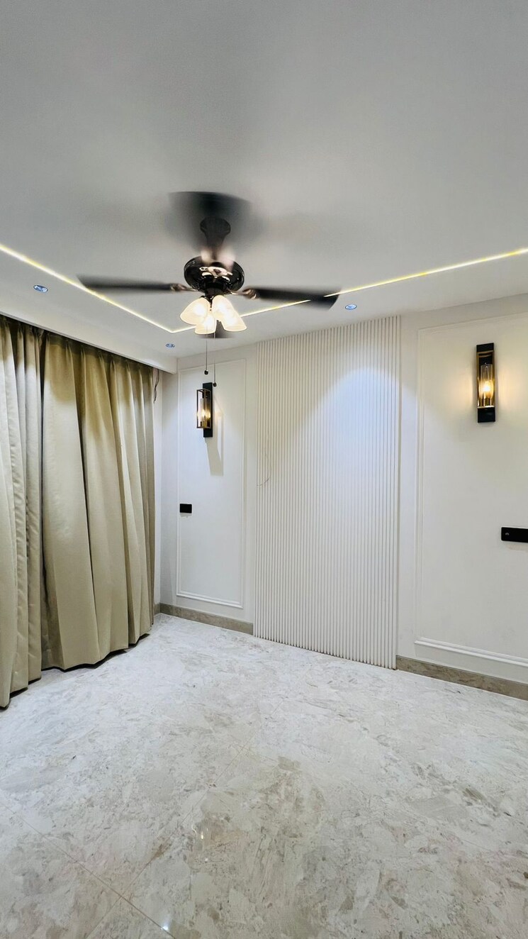 Room, paras-trinity 3 Bedroom 180 Sq.Yd. Builder Floor In Sector 63 Gurgaon 8972039