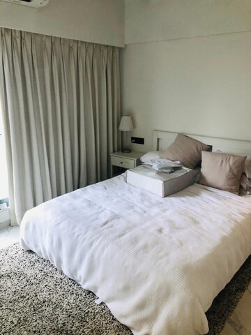 Bedroom in 3 BHK Apartment at Khar West – for Rent