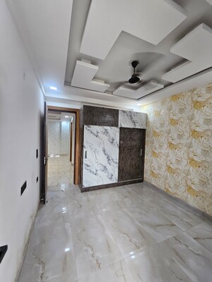 Furnished Amenities in 2 BHK Builder Floor at Aimnabad – for Sale