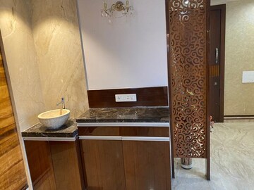 Bedroom in 3 BHK Apartment at Bandra West – for Rent