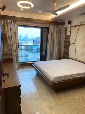 Bedroom in 3 BHK Apartment at Bandra West – for Rent