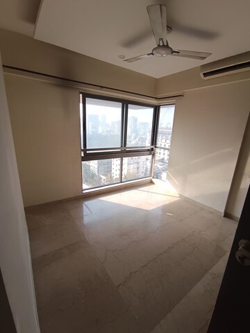 Room in 3 BHK Apartment at Bandra West – for Rent