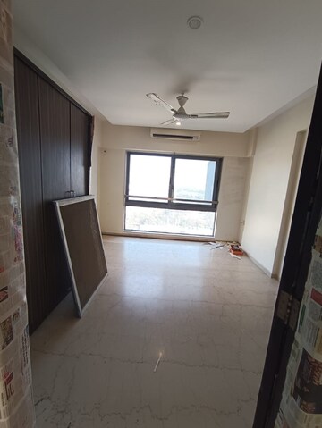 Room in 3 BHK Apartment at Bandra West – for Rent