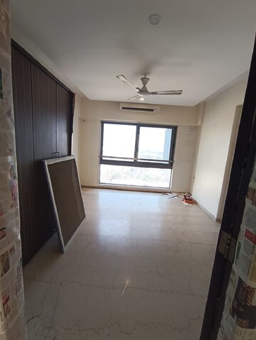 Room in 3 BHK Apartment at Bandra West – for Rent