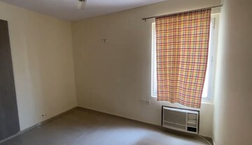 Room in 4 BHK Apartment at Aditya Urban Casa, Sector 78 – for Rent