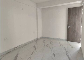 Room in 3.5 BHK Builder Floor at Smart World Gems, Sector 89 – for Rent