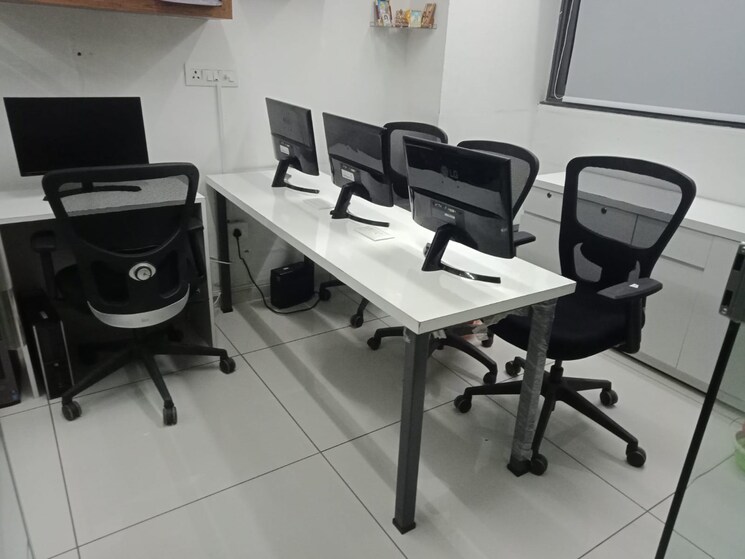 Team Area, gota Commercial Office Space 710 Sq.Ft. In Gota Ahmedabad 8972103