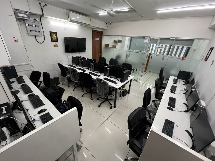 Team Area, gota Commercial Office Space 710 Sq.Ft. In Gota Ahmedabad 8972103