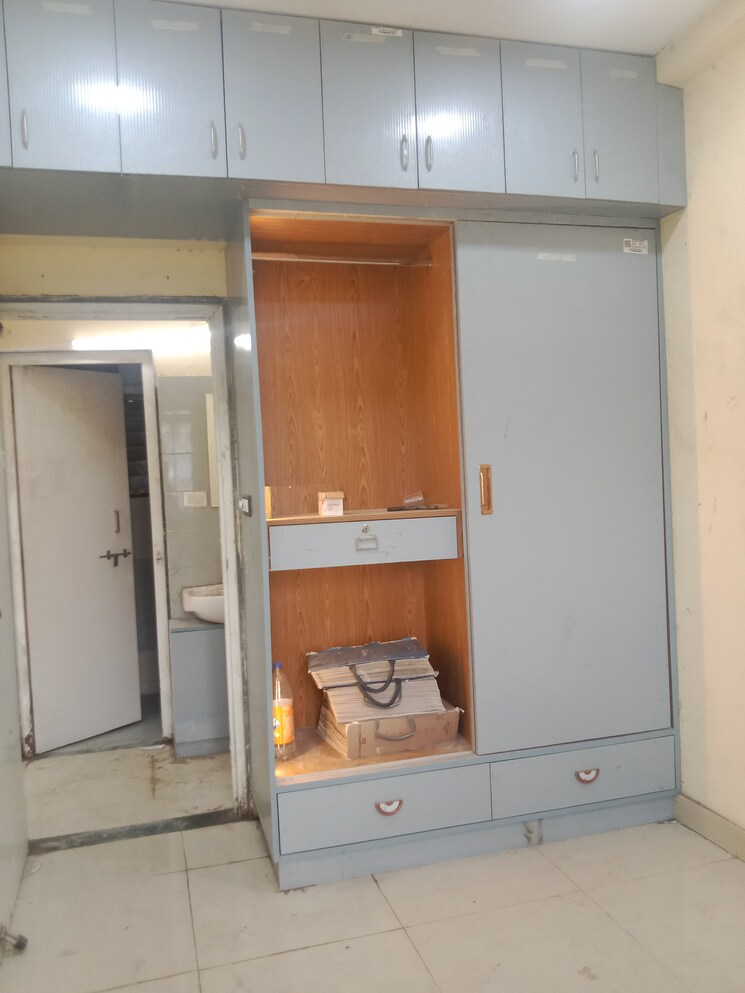 Room, sector 14 dwarka 1 Bedroom 450 Sq.Ft. Apartment In Sector 14 Dwarka Delhi 8972161