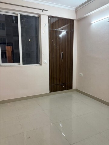 Room in 3 BHK Apartment at Amrapali Golf Homes, Sector 4 Greater Noida – for Sale
