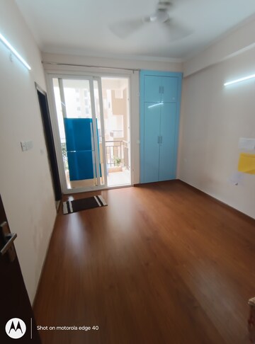 Room in 3 BHK Apartment at Amrapali Golf Homes, Sector 4 Greater Noida – for Sale