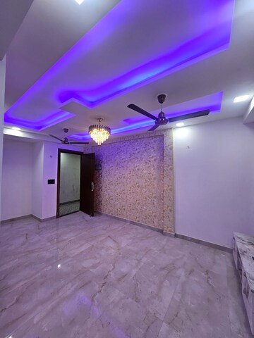 Room in 4 BHK Builder Floor at Aimnabad – for Sale