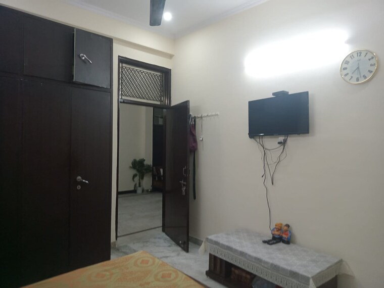 Room, shramik-kunj-noida 6+ Bedroom 162 Sq.Yd. Villa In Sector 122 Noida 8972231