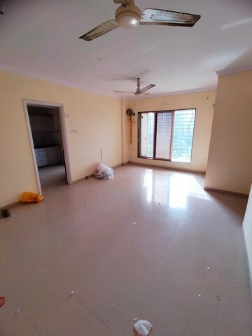 Room in 3 BHK Apartment at Bhoomi Park, Malad West – for Rent
