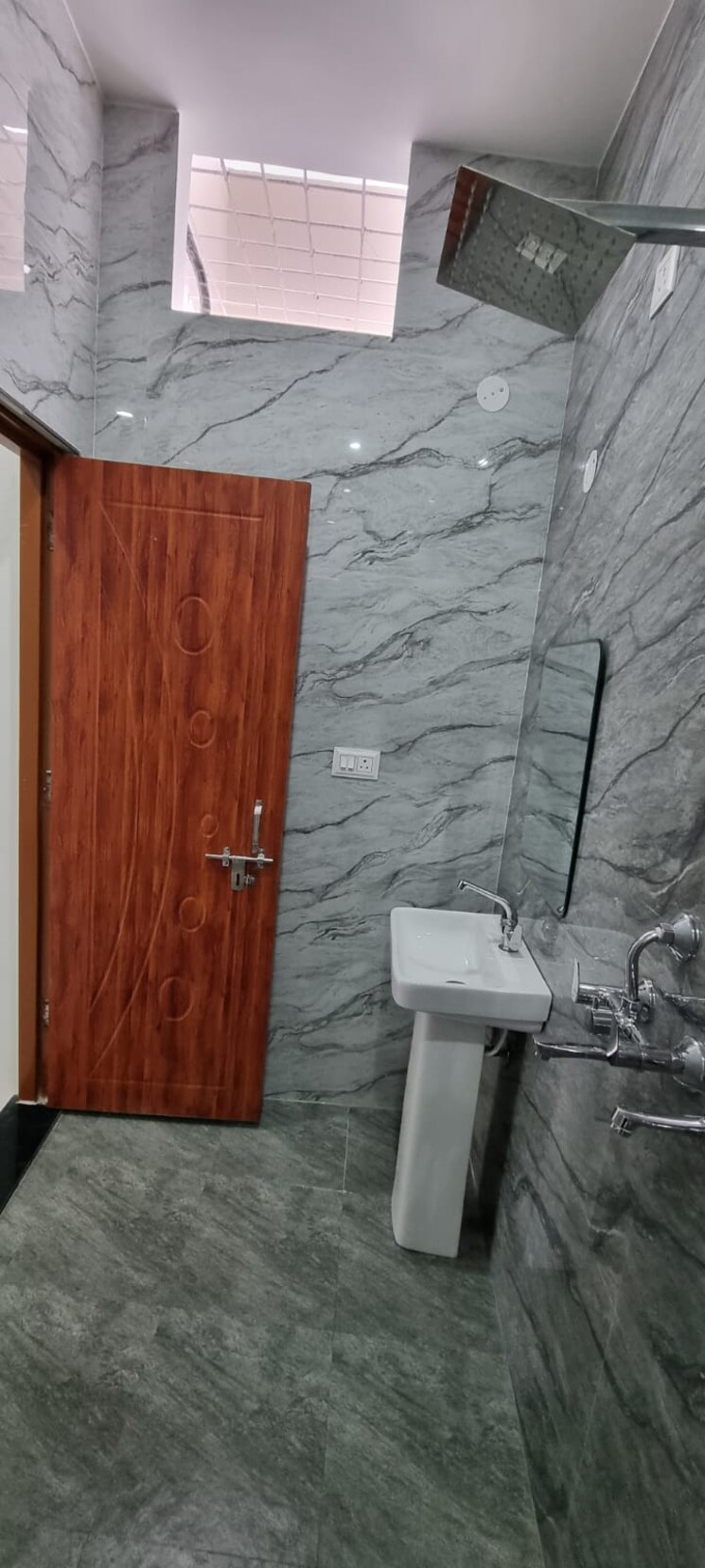 Bathroom, clement town 1 Bedroom 900 Sq.Ft. Apartment In Clement Town Dehradun 8972298