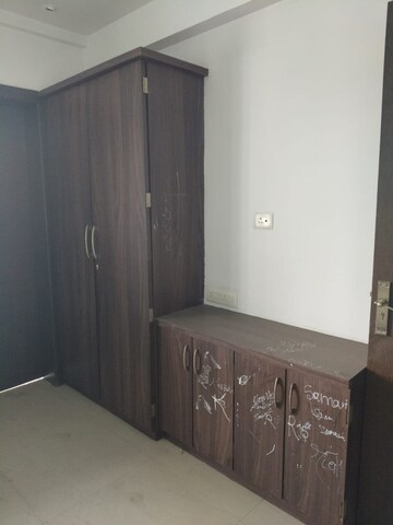 Room in 3 BHK Apartment at Laxminagar – for Rent