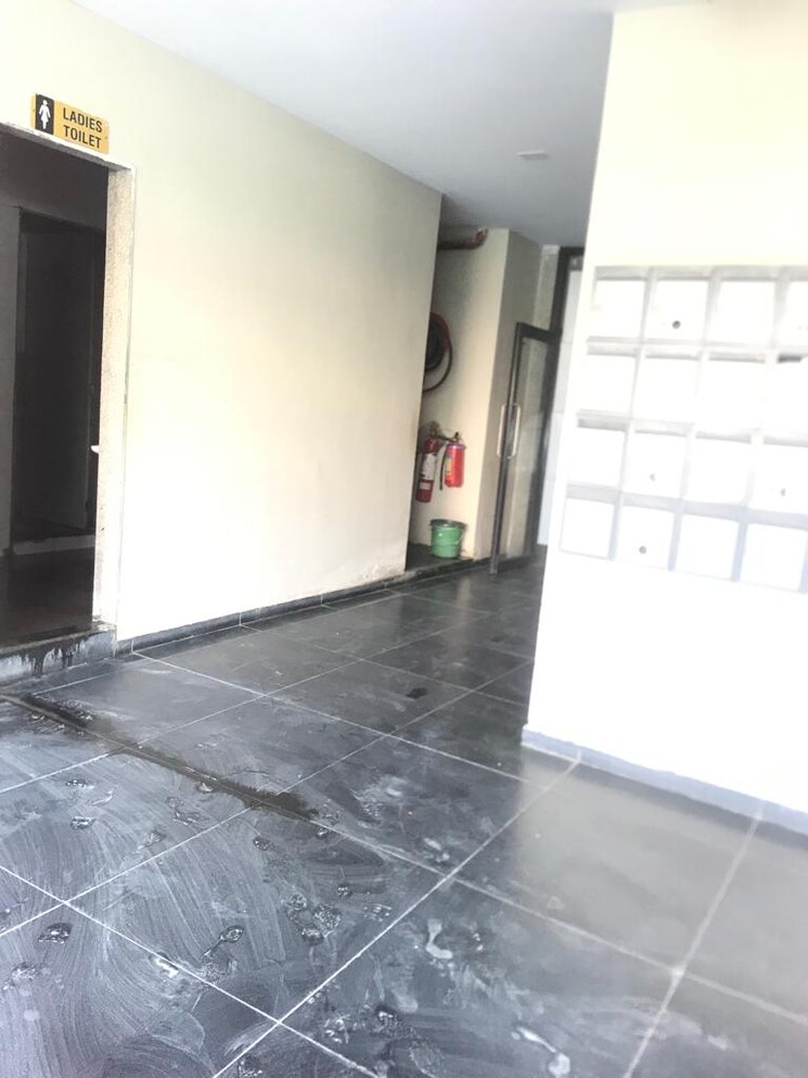 Room, sola Commercial Office Space 781 Sq.Ft. In Sola Ahmedabad 8972337