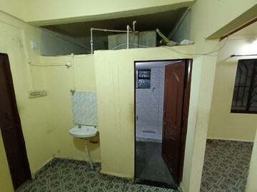 Team Area in 2 BHK Apartment at Mohan Nagar – for Rent