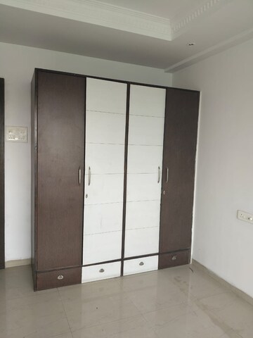 Room in 3 BHK Apartment at Laxminagar – for Rent