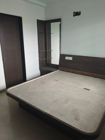 Room in 3 BHK Apartment at Laxminagar – for Rent