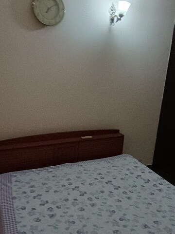 Furnished Amenities in 4 BHK Apartment at DLF Ridgewood Estate, Dlf Phase iv – for Rent
