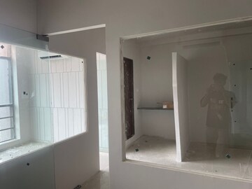 Room in  Office Space at Sola – for Rent