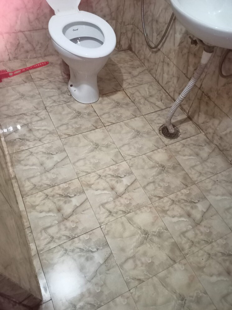 Bathroom, alpha 1 greater noida 2 Bedroom 100 Sq.Mt. Independent House In Alpha 1 Greater Noida Greater Noida 8972425