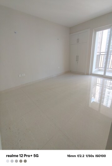 Room in 2 BHK Apartment at Eldeco Live By The Greens, Sector 150 – for Rent