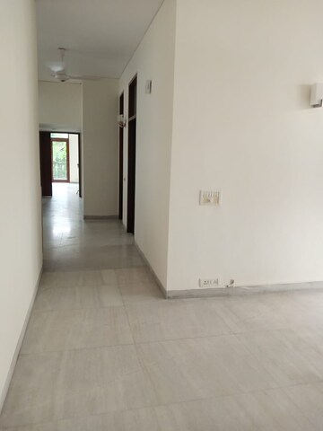 Room in 4 BHK Builder Floor at Maharani Bagh – for Rent