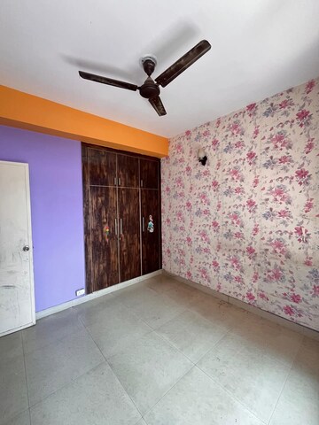 Room in 3 BHK Apartment at Gaur Saundaryam, Tech Zone 4 Greater Noida – for Rent