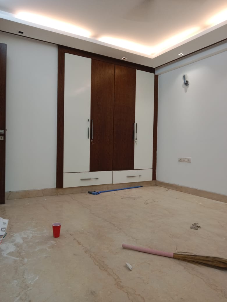 4 BHK + Pooja Room,Servant Room,Study Room,Extra Room Builder Floor For Rent in Mishra Property 