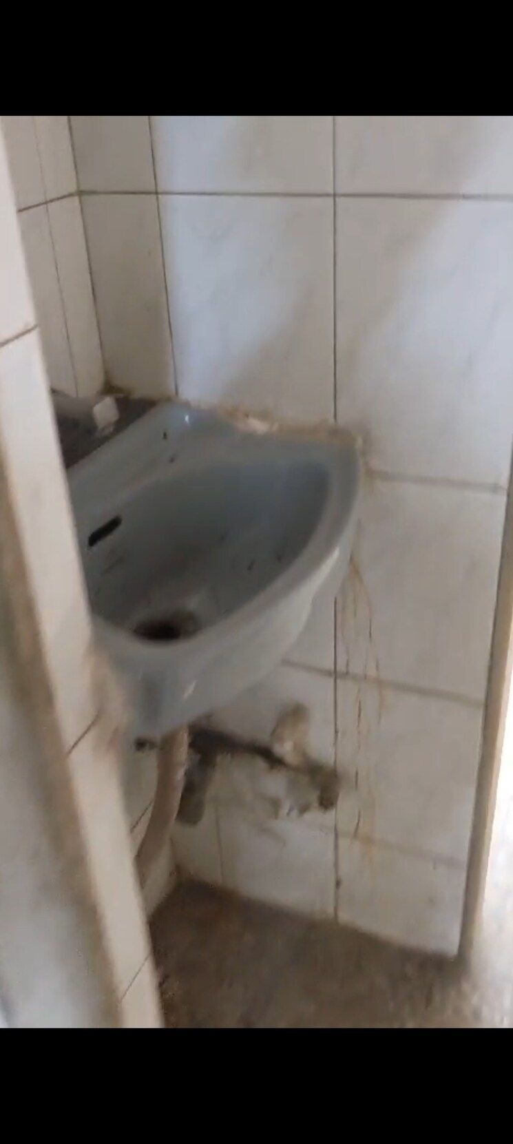 Bathroom, samrat-chs-kurla-east 1 Bedroom 330 Sq.Ft. Apartment In Kurla East Mumbai 8972582