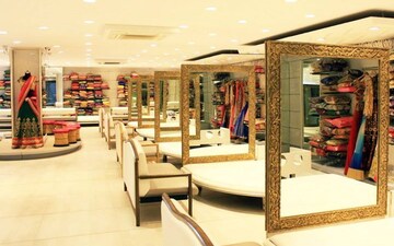 Shop For Rent in Huda CGHS, Sector 56
