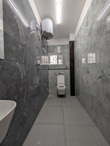 Building Lobby in 1 BHK Builder Floor at Hsr Layout – for Rent