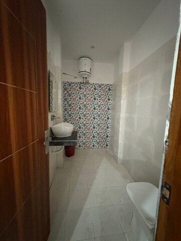 Attached Bathroom in 3 BHK Apartment at Shiva Motia Huys, Pir Machalla – for Rent