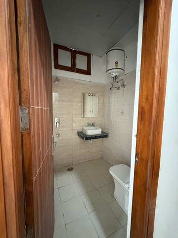 Bathroom in 3 BHK Apartment at Shiva Motia Huys, Pir Machalla – for Rent