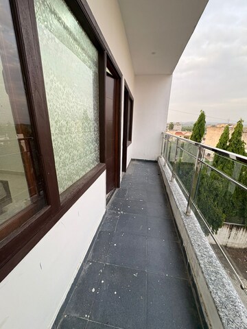Balcony in 3 BHK Apartment at Shiva Motia Huys, Pir Machalla – for Rent