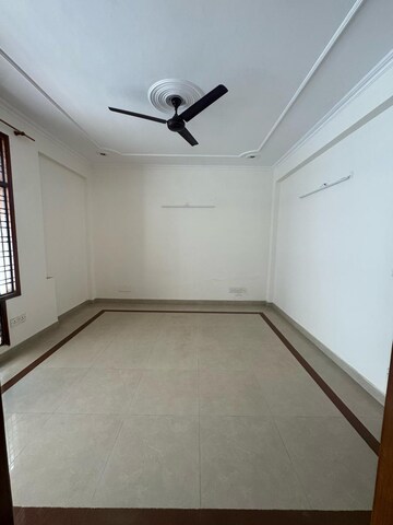 Room in 3 BHK Builder Floor at Sector 45 – for Rent