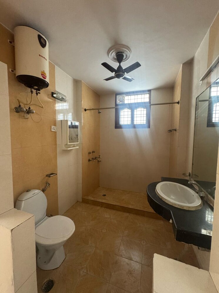 Bathroom, sector 45 3 Bedroom 2500 Sq.Ft. Builder Floor In Sector 45 Gurgaon 8972689