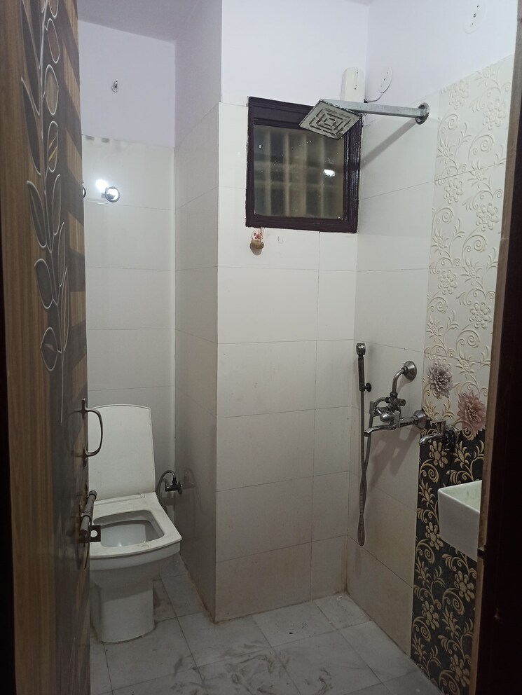 Bathroom, vasundhara sector 1 2 Bedroom 850 Sq.Ft. Builder Floor In Vasundhara Sector 1 Ghaziabad 8972692