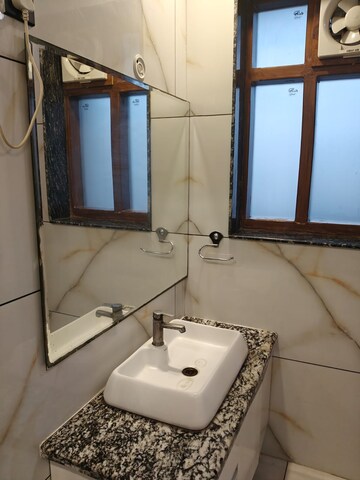 Team Area in 1.5 BHK Independent House at Sector 55 – for Rent
