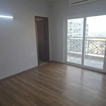 Room in 3 BHK Apartment at Central Park Flower Valley Aqua Front Towers, Sohna Sector 33 – for Rent