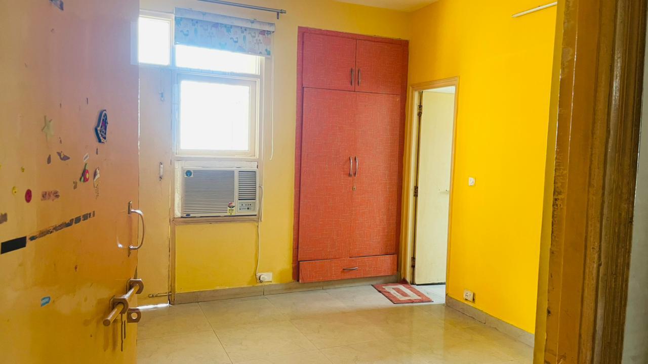 3.5 BHK + Servant Room 1500 Sq.Ft. Apartment in SRS Residency