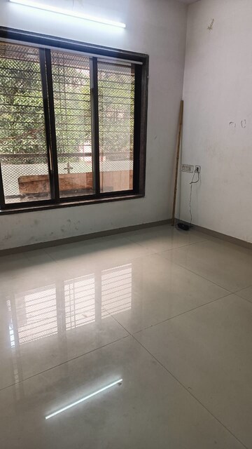 Room in 1 BHK Apartment at Je and Vee Madhuban, Malad East – for Rent