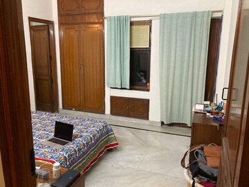 Bedroom in 2 BHK Builder Floor at Green Park – for Rent